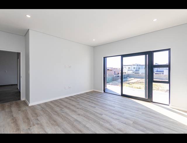 4 BEDROOM FREEHOLD FOR SALE IN SANDOWN